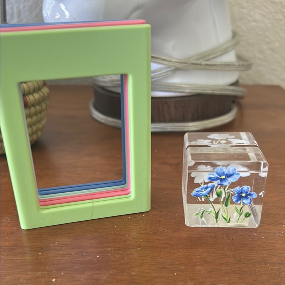 Colorful Frame Set with Floral Cube